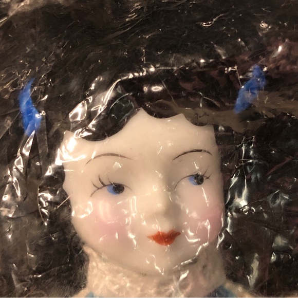 Vintage Avon American Heirloom Collection Porcelain Head Doll Mint Condition - Picture 4 of 8